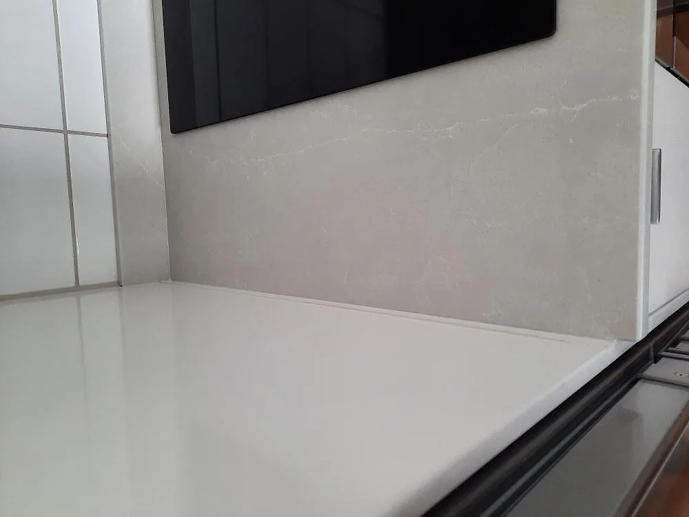 Køkkenbordplade i Silestone Desert Silver, Limhamn
