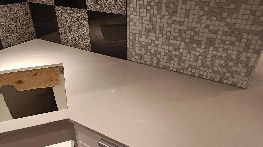 Køkkenbordplade i Silestone Desert Silver, Lund – billede 5