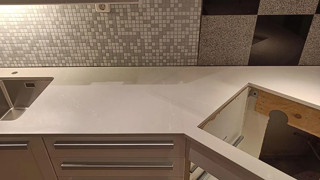 Køkkenbordplade i Silestone Desert Silver, Lund – billede 2