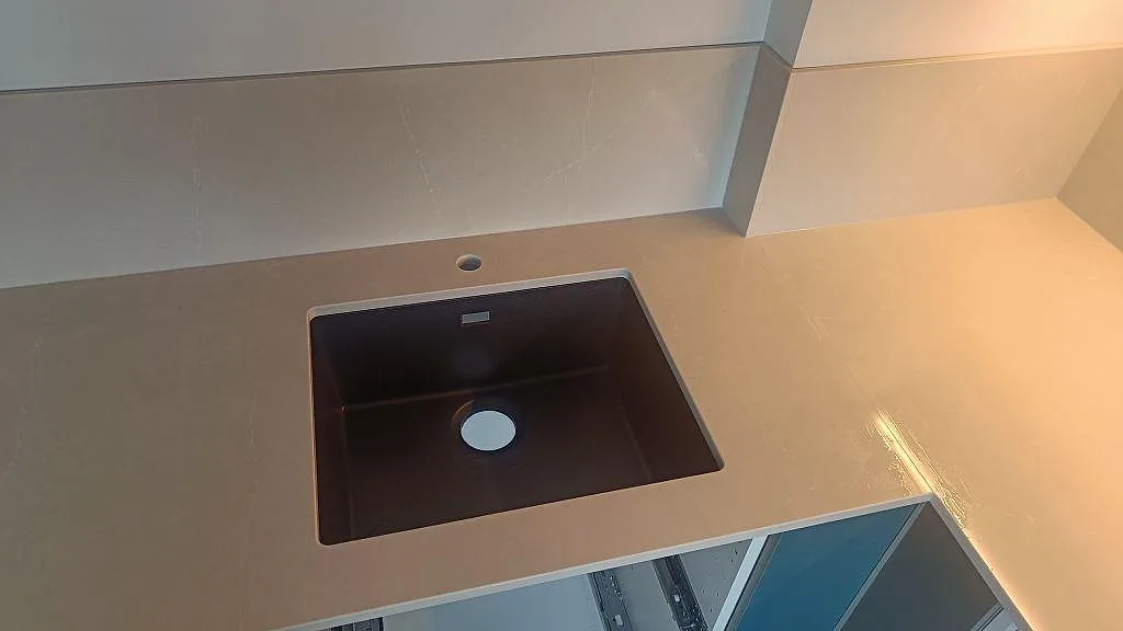 Køkkenbordplade i Silestone Desert Silver, Malmö – billede 4
