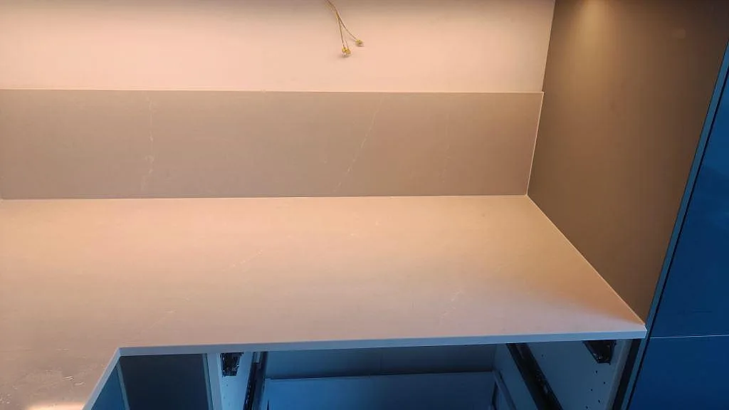 Køkkenbordplade i Silestone Desert Silver, Malmö – billede 6