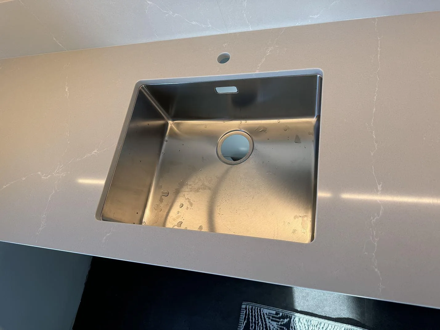 Køkkenbordplade i Silestone Desert Silver, Malmö – billede 3