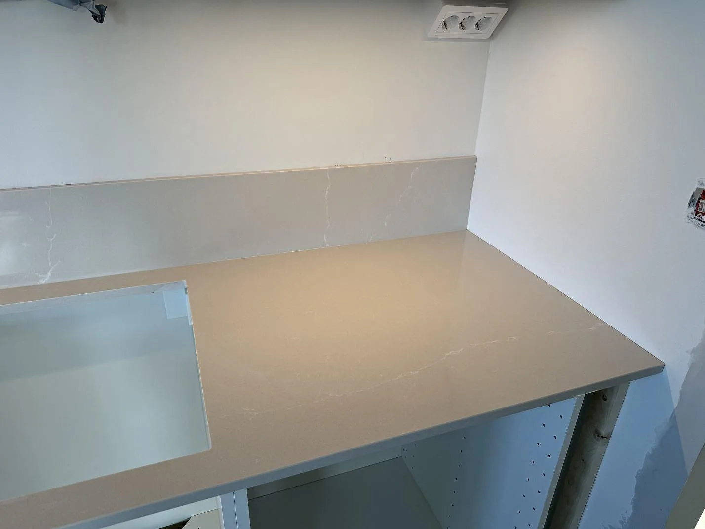 Køkkenbordplade i Silestone Desert Silver, Malmö – billede 2