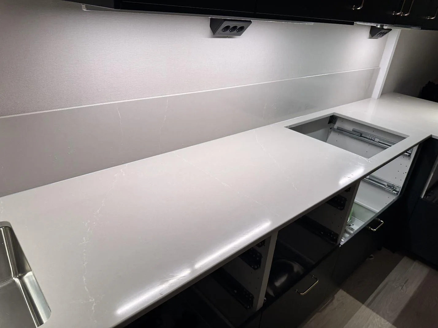 Køkkenbordplade i Silestone Desert Silver, Ödåkra – billede 2
