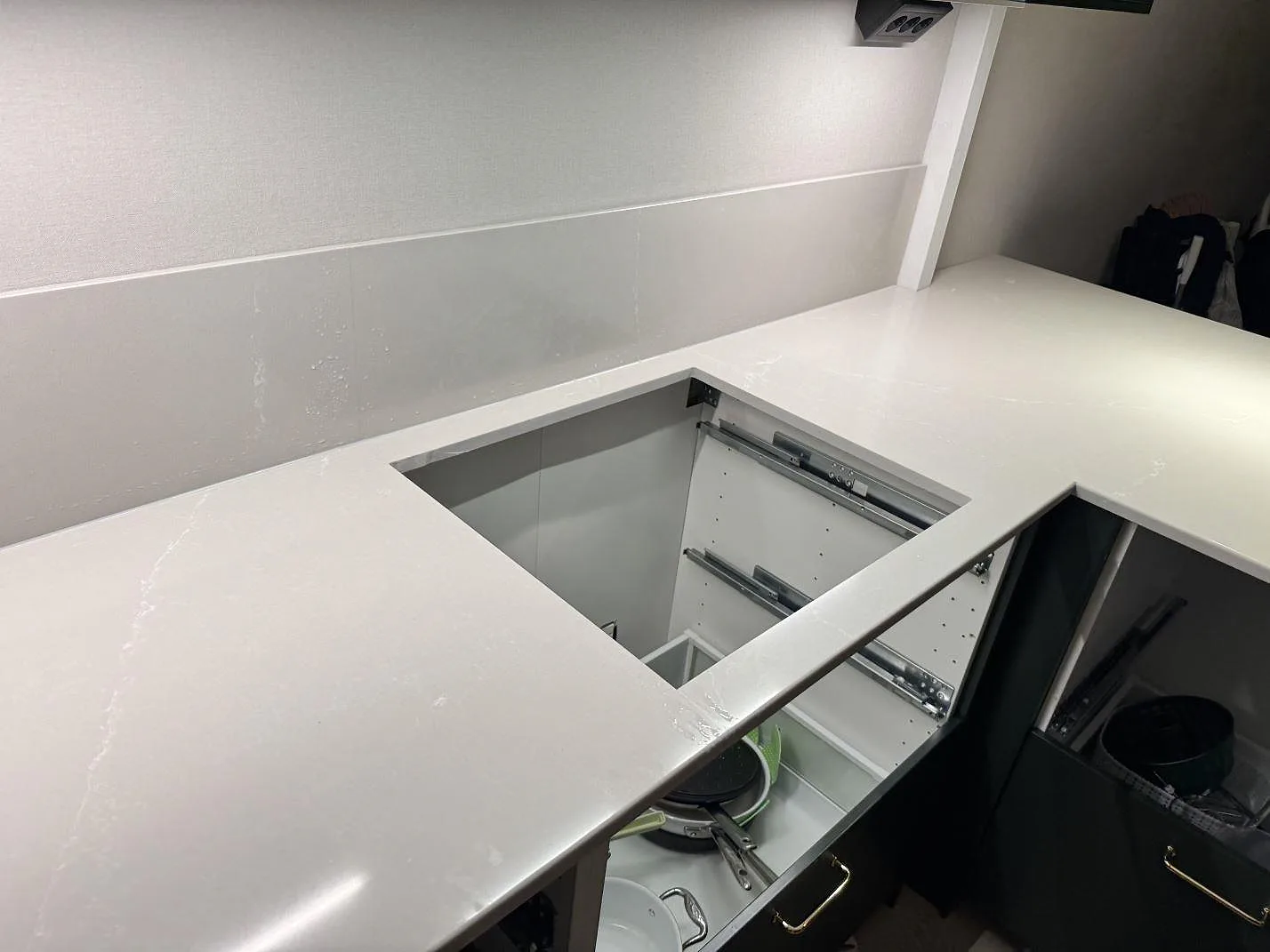 Køkkenbordplade i Silestone Desert Silver, Ödåkra – billede 5