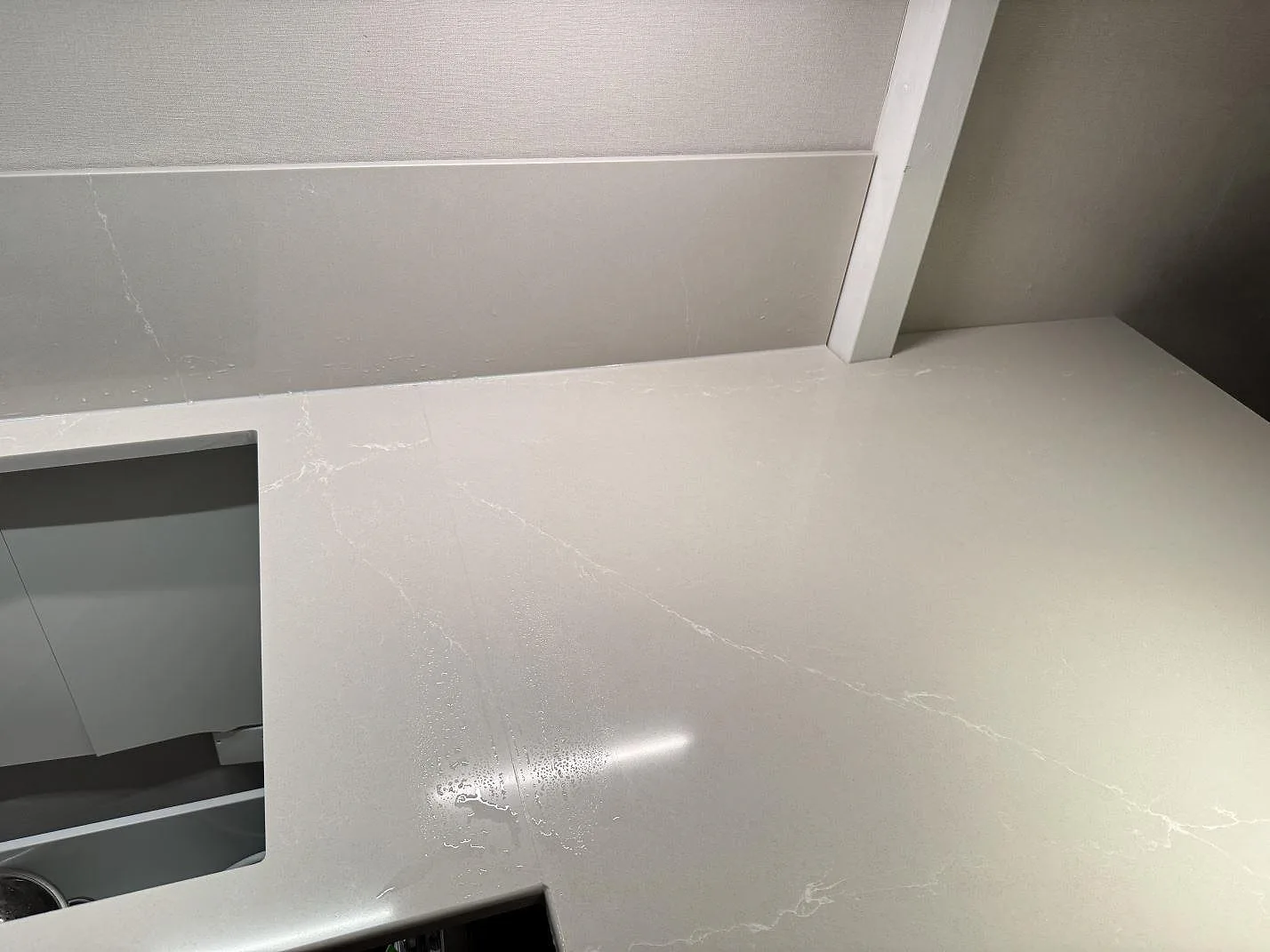 Køkkenbordplade i Silestone Desert Silver, Ödåkra – billede 7