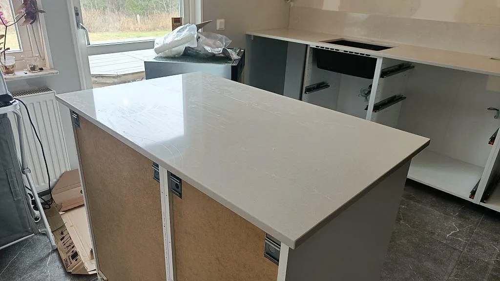 Køkkenbordplade i Silestone Desert Silver, Sandared – billede 2