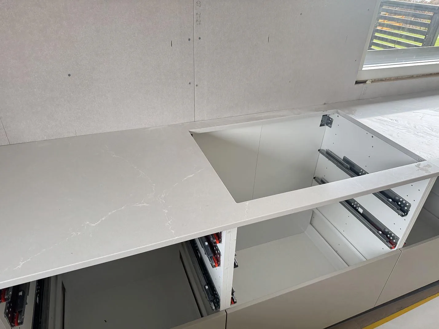 Køkkenbordplade i Silestone Desert Silver, Sandared – billede 7