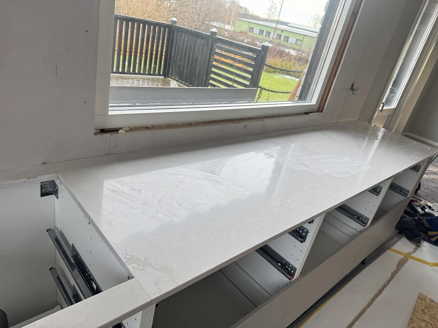 Køkkenbordplade i Silestone Desert Silver, Sandared – billede 2