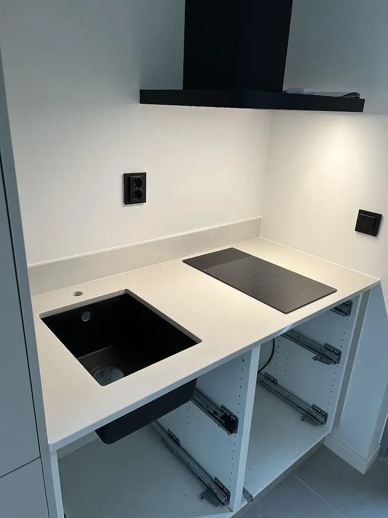 Gennemført projekt: Køkkenbordplade i Silestone Desert Silver, Skanör.