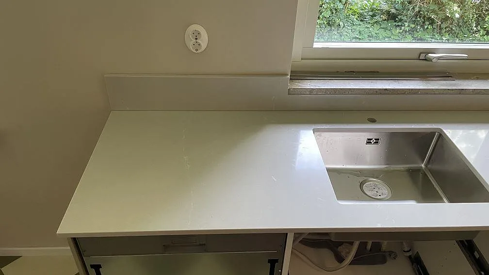 Køkkenbordplade i Silestone Desert Silver, Skanör – billede 3