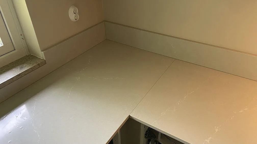 Køkkenbordplade i Silestone Desert Silver, Skanör – billede 6