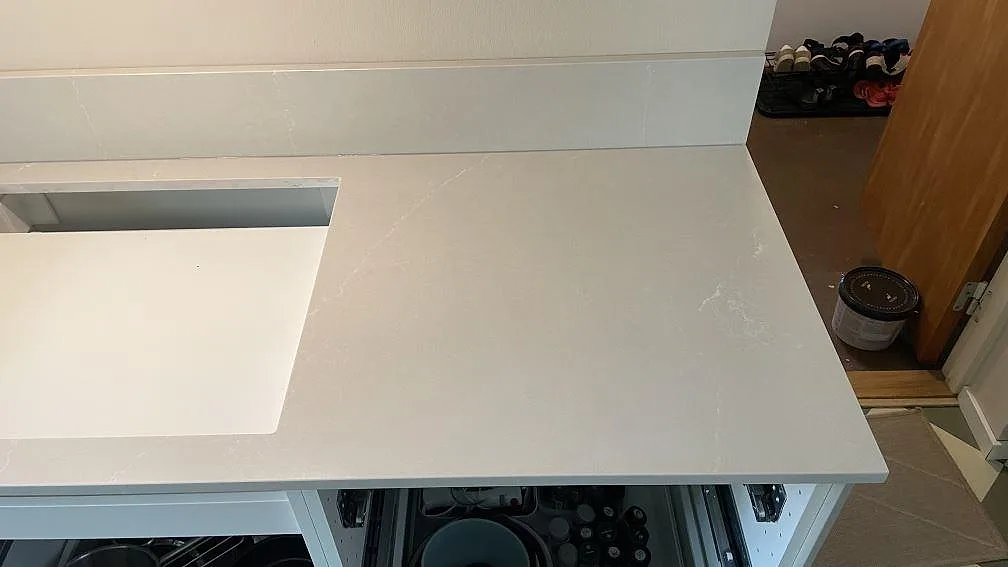 Køkkenbordplade i Silestone Desert Silver, Skanör – billede 5