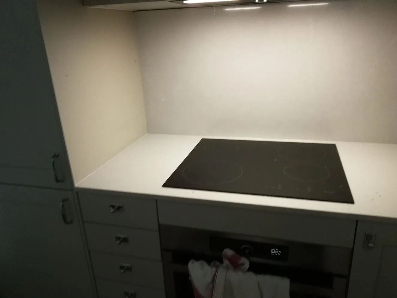 Køkkenbordplade i Silestone Desert Silver, Stockholm – billede 3