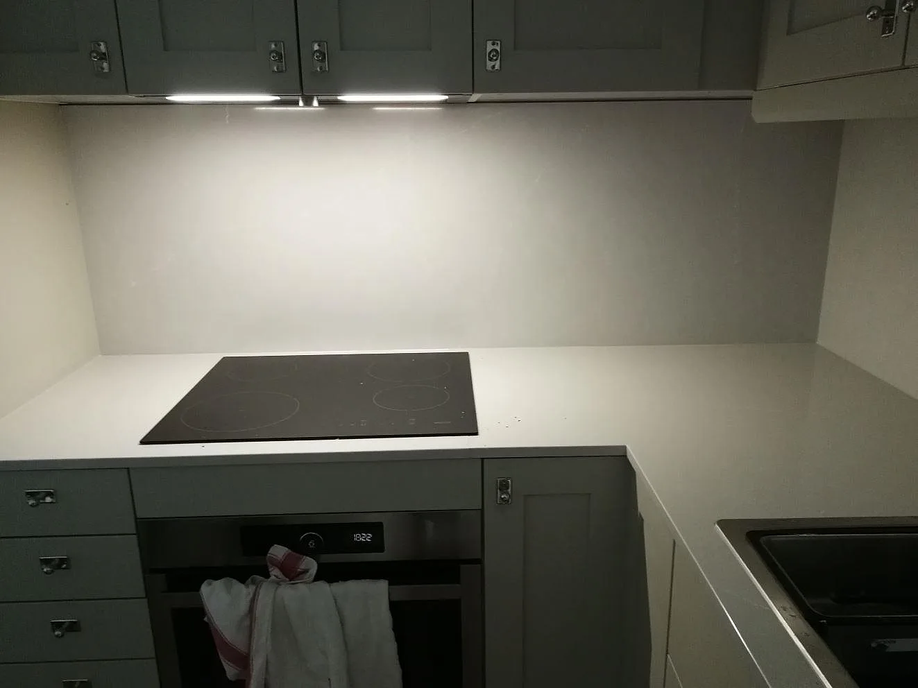 Køkkenbordplade i Silestone Desert Silver, Stockholm – billede 4