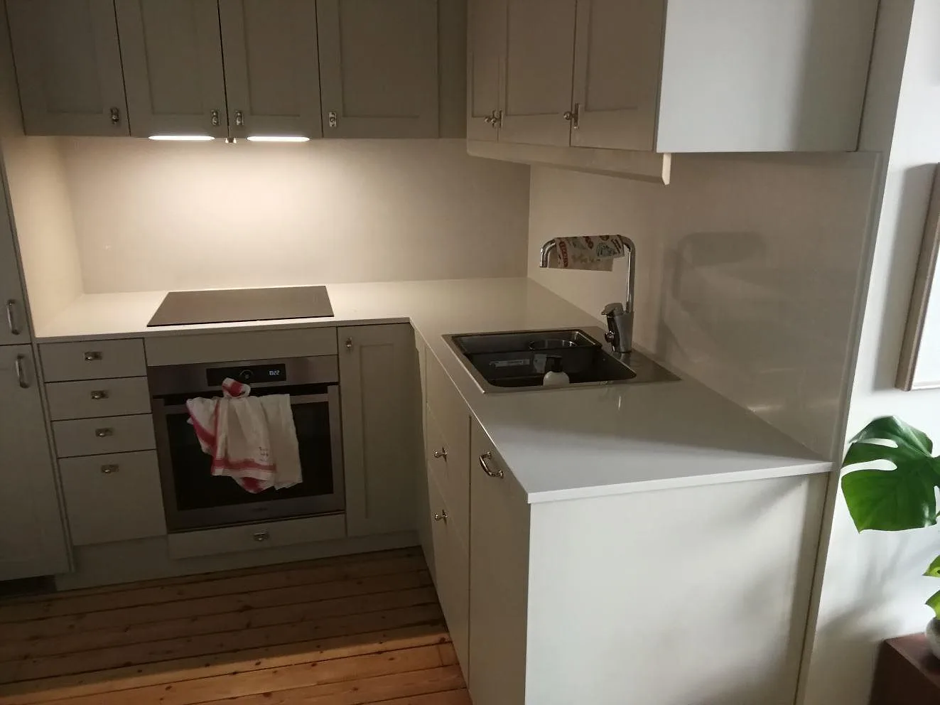 Køkkenbordplade i Silestone Desert Silver, Stockholm