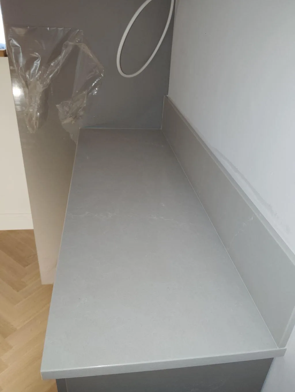 Køkkenbordplade i Silestone Desert Silver, Stockholm – billede 3