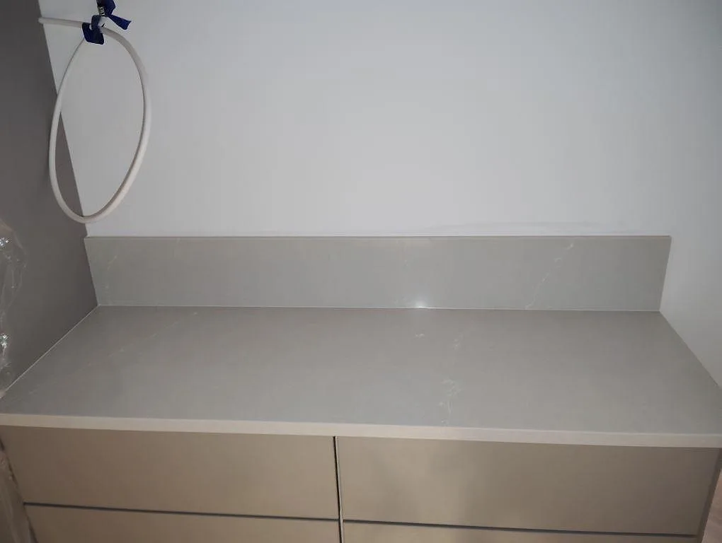 Køkkenbordplade i Silestone Desert Silver, Stockholm – billede 2