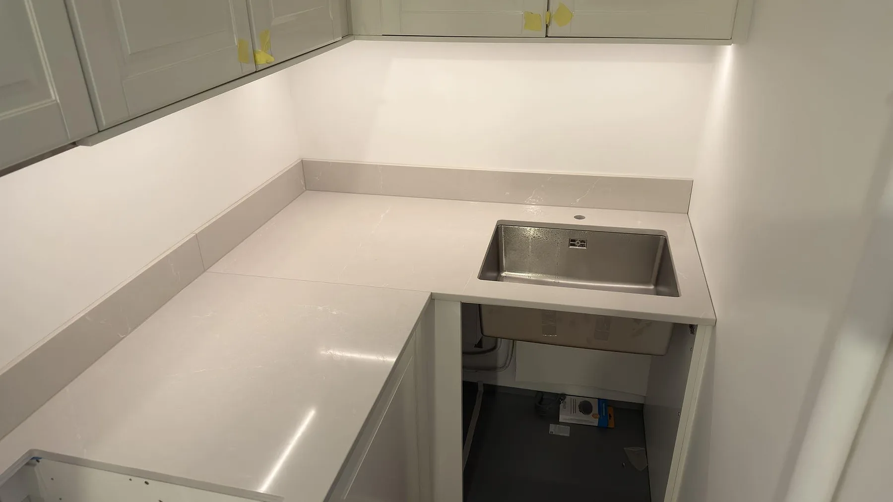 Køkkenbordplade i Silestone Desert Silver, Stockholm – billede 2