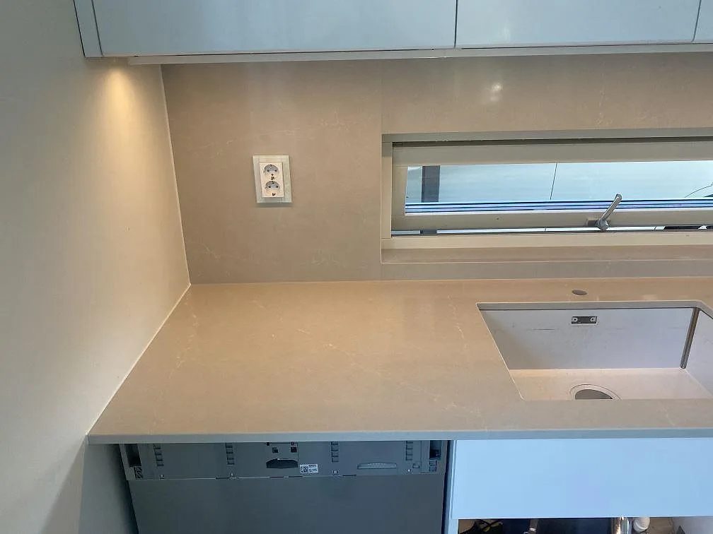 Køkkenbordplade i Silestone Desert Silver, Tygelsjö – billede 5