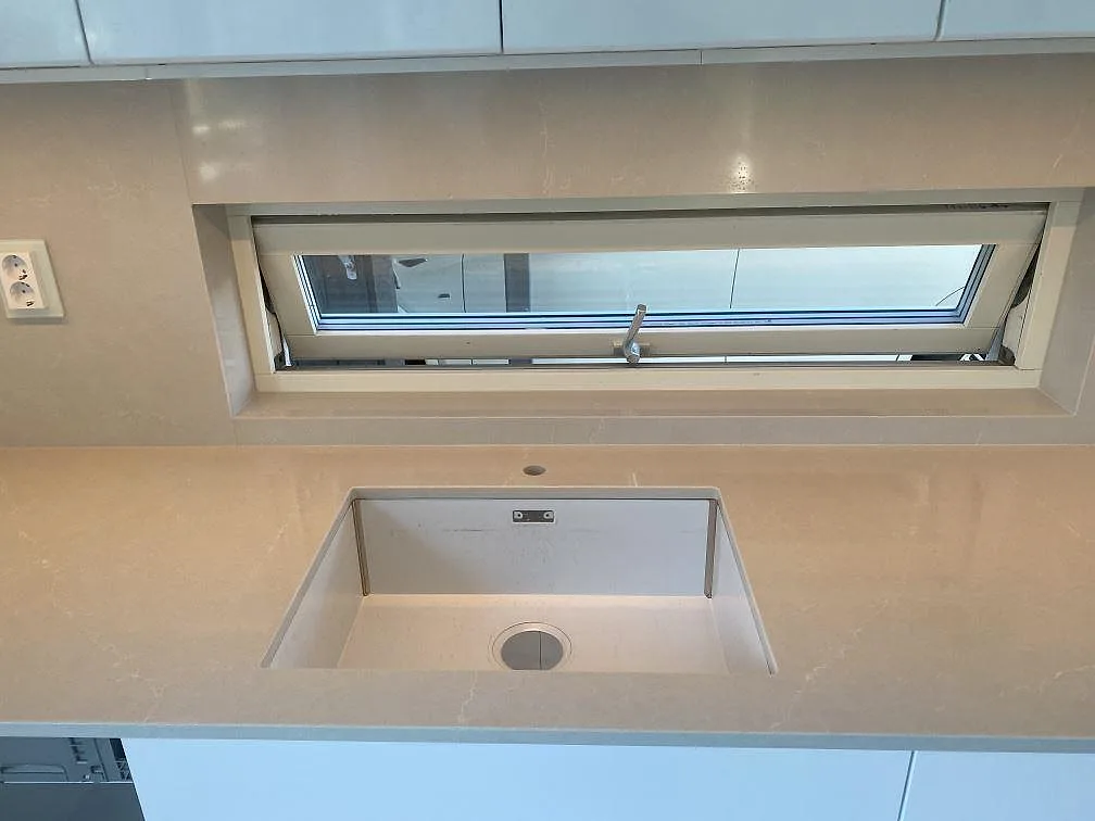 Køkkenbordplade i Silestone Desert Silver, Tygelsjö – billede 6