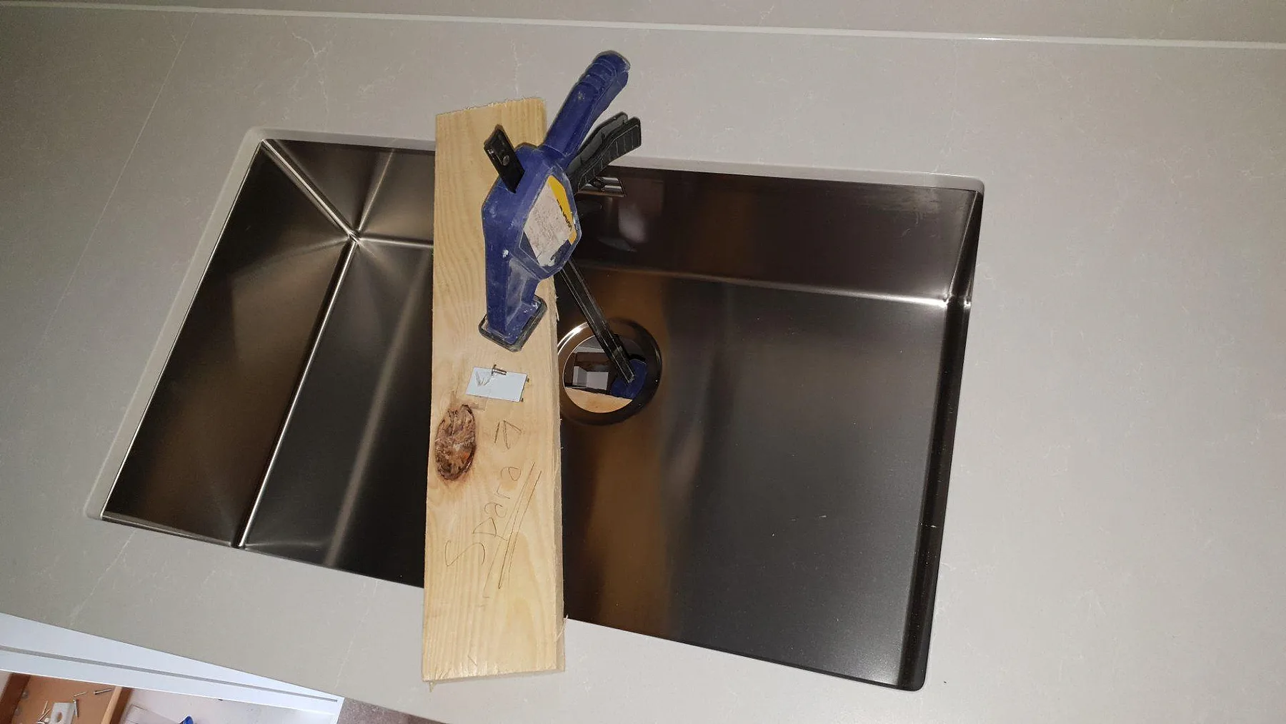 Køkkenbordplade i Silestone Desert Silver, Uddevalla
