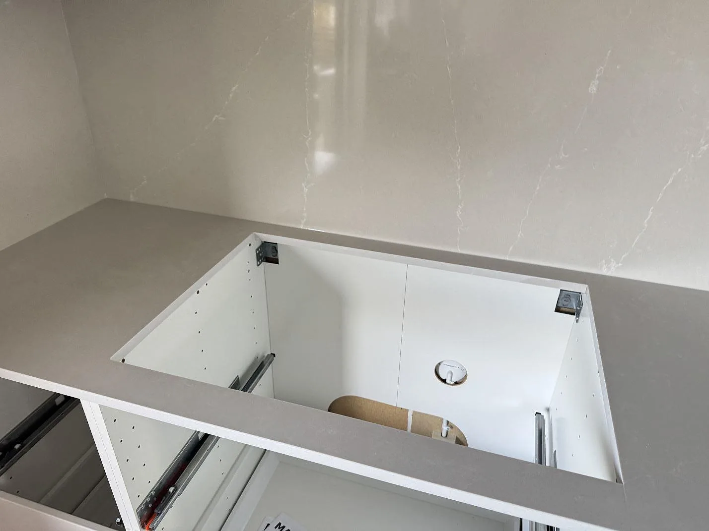 Køkkenbordplade i Silestone Desert Silver, Vargön – billede 6