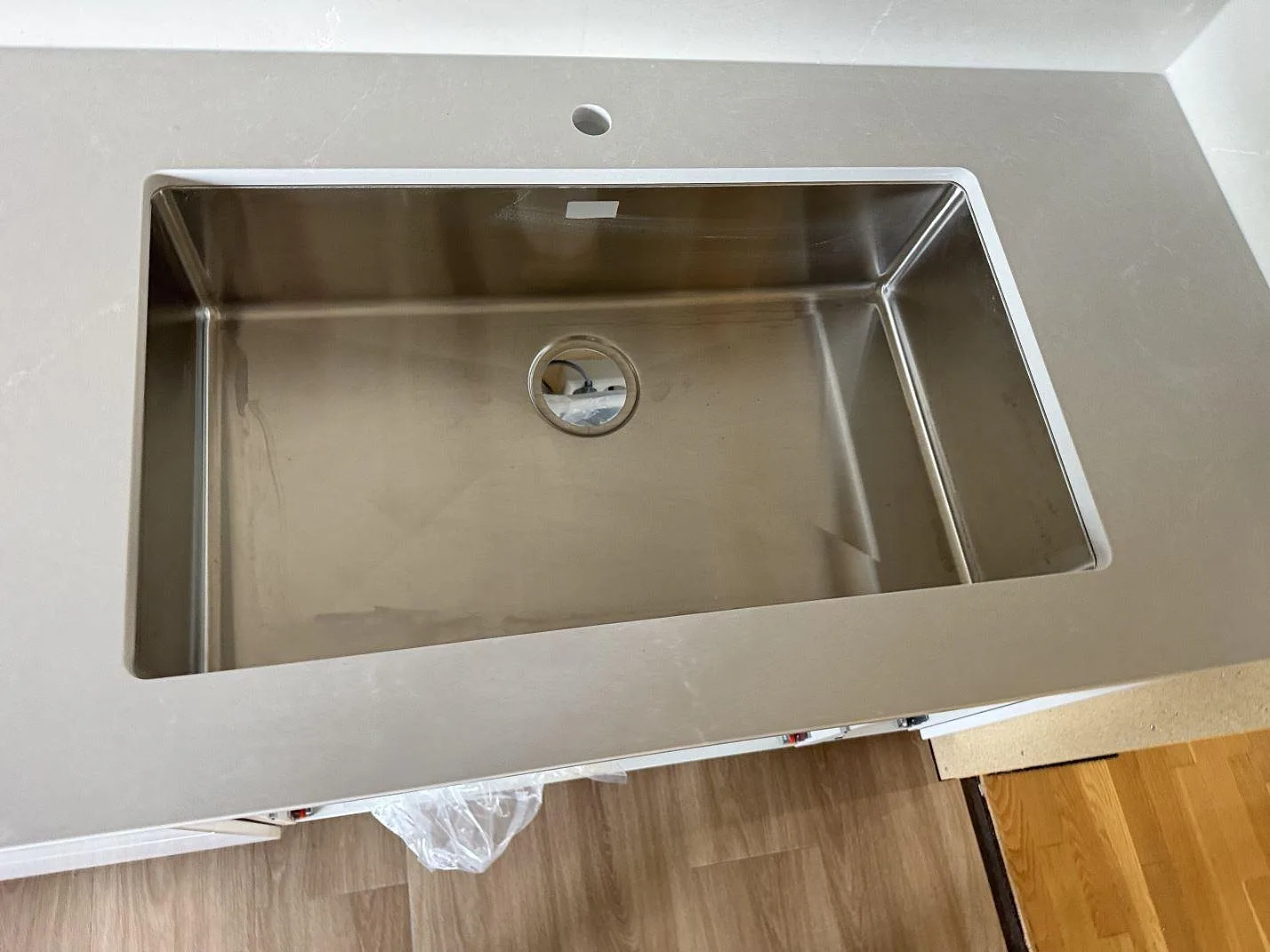 Køkkenbordplade i Silestone Desert Silver, Vargön – billede 5