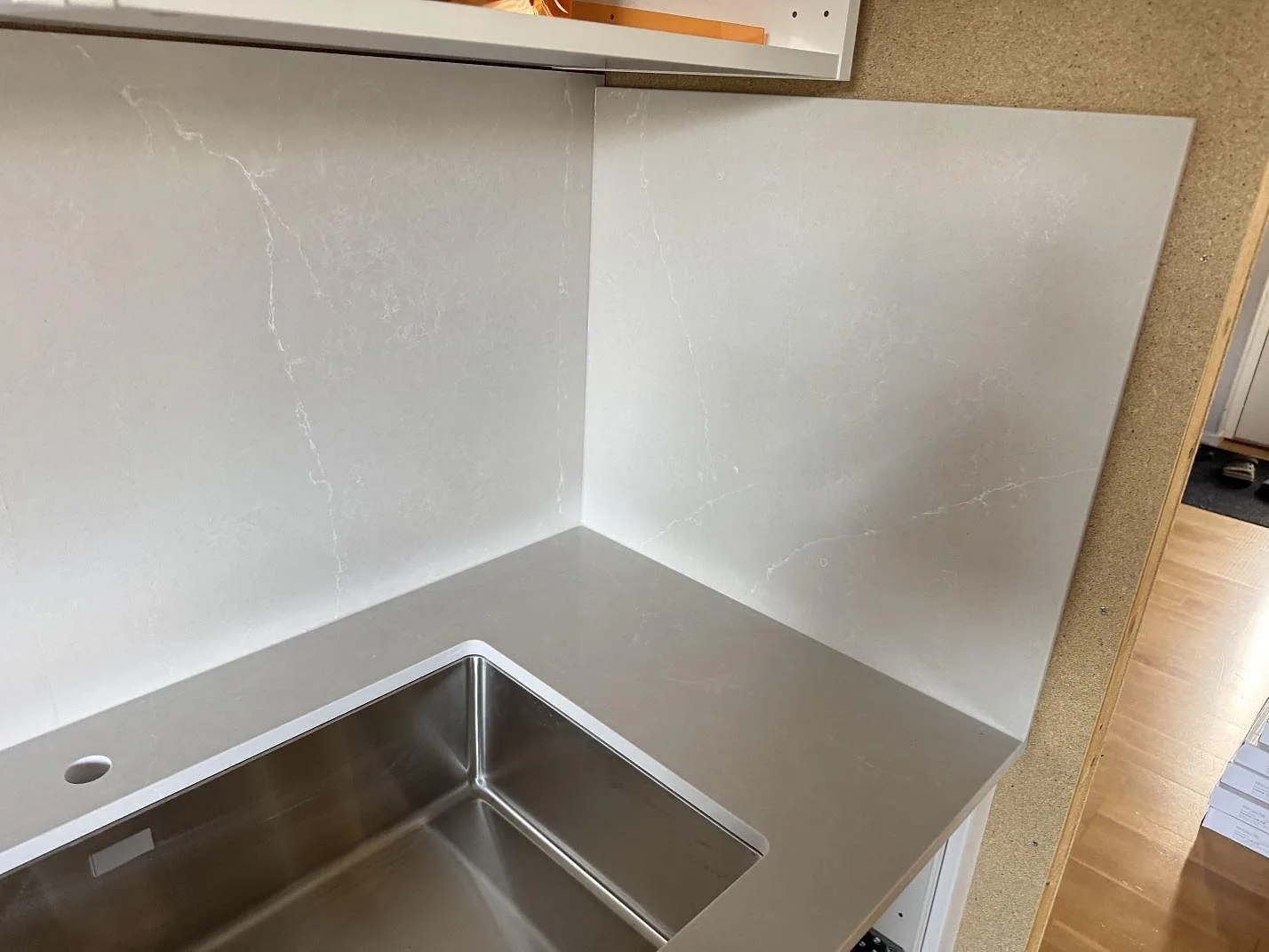 Køkkenbordplade i Silestone Desert Silver, Vargön – billede 2