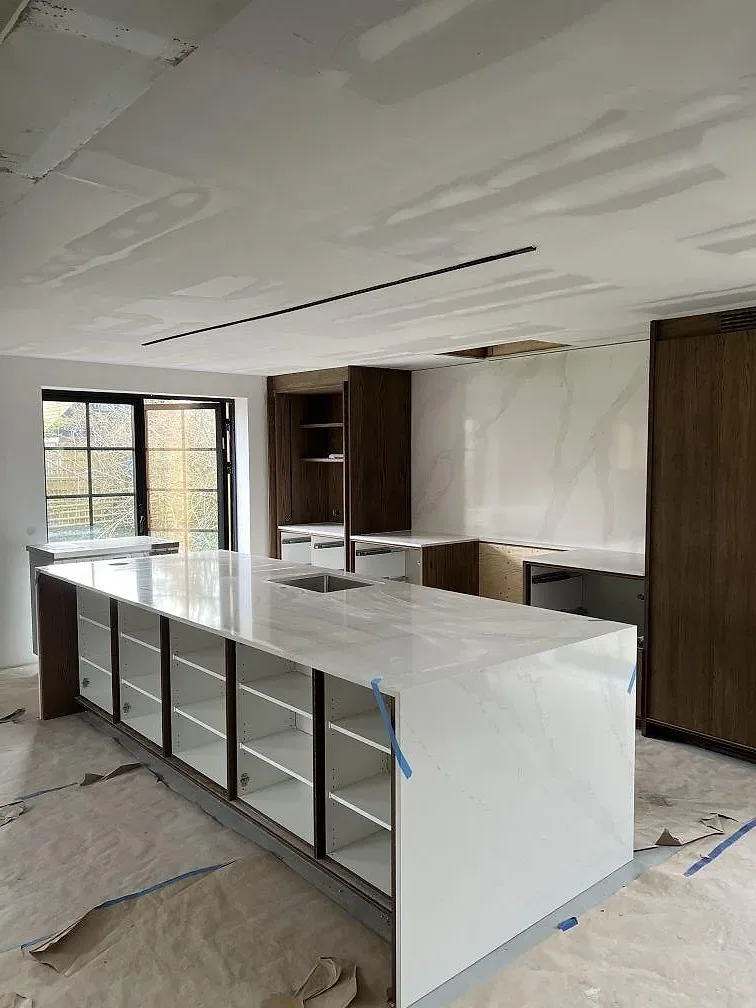 Gennemført projekt: Køkkenbordplade i Silestone Eternal Calacatta Gold, Åhus.