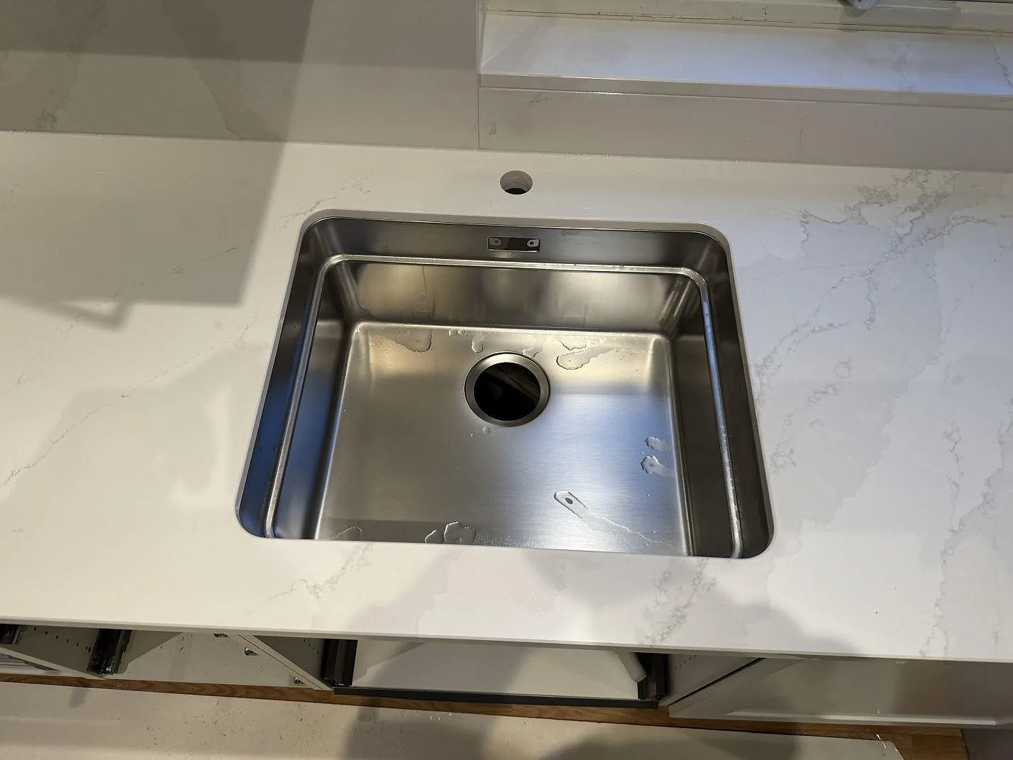 Køkkenbordplade i Silestone Eternal Calacatta Gold, Bunkeflostrand – billede 4