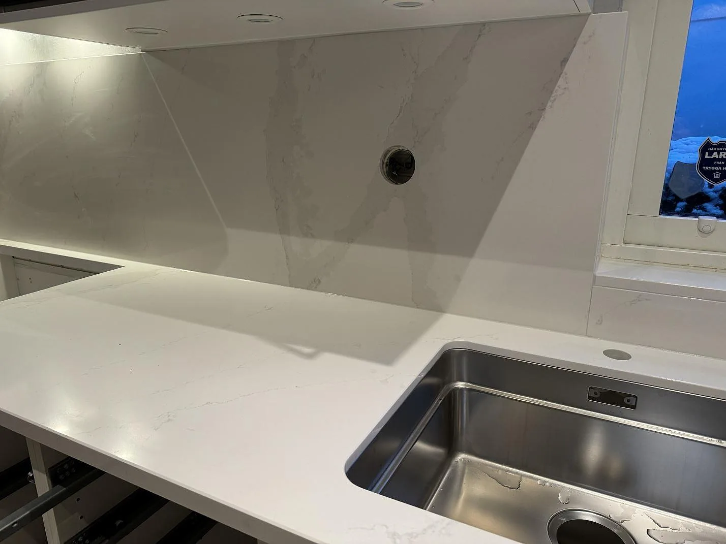 Køkkenbordplade i Silestone Eternal Calacatta Gold, Bunkeflostrand