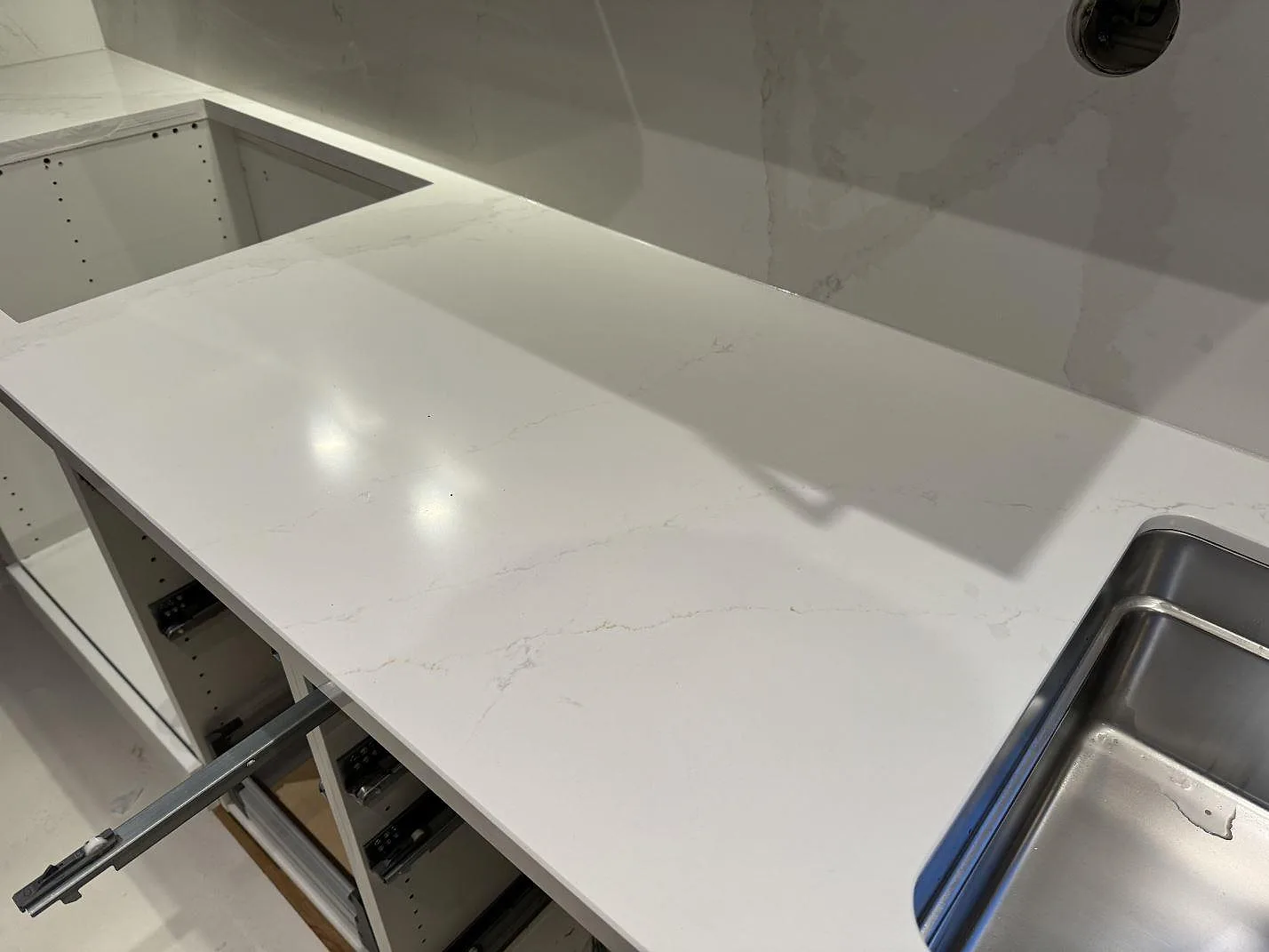 Køkkenbordplade i Silestone Eternal Calacatta Gold, Bunkeflostrand – billede 7