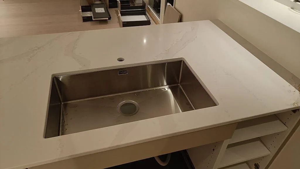 Køkkenbordplade i Silestone Eternal Calacatta Gold, Onsala – billede 3