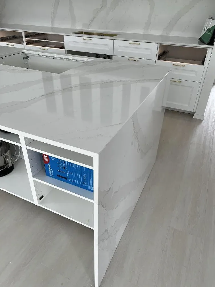Køkkenbordplade i Silestone Eternal Calacatta Gold, Simrishamn – billede 3
