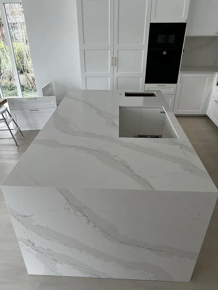 Køkkenbordplade i Silestone Eternal Calacatta Gold, Simrishamn – billede 2