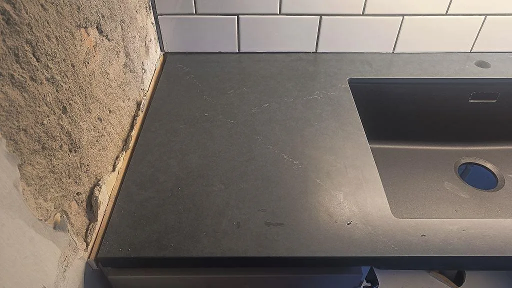 Køkkenbordplade i Silestone Eternal Charcoal Soapstone, Göteborg – billede 4