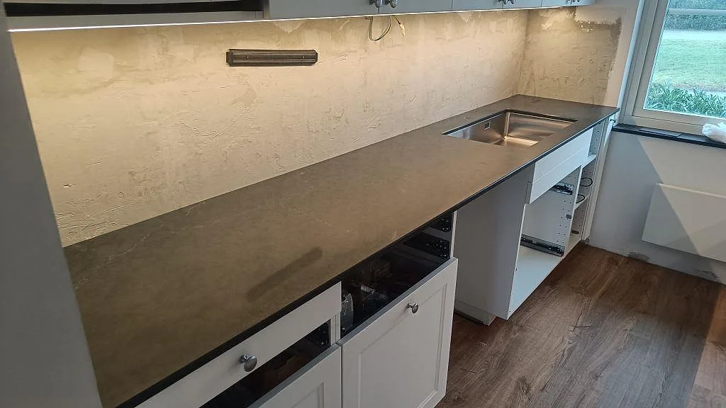 Køkkenbordplade i Silestone Eternal Charcoal Soapstone, Södra Sandby – billede 2