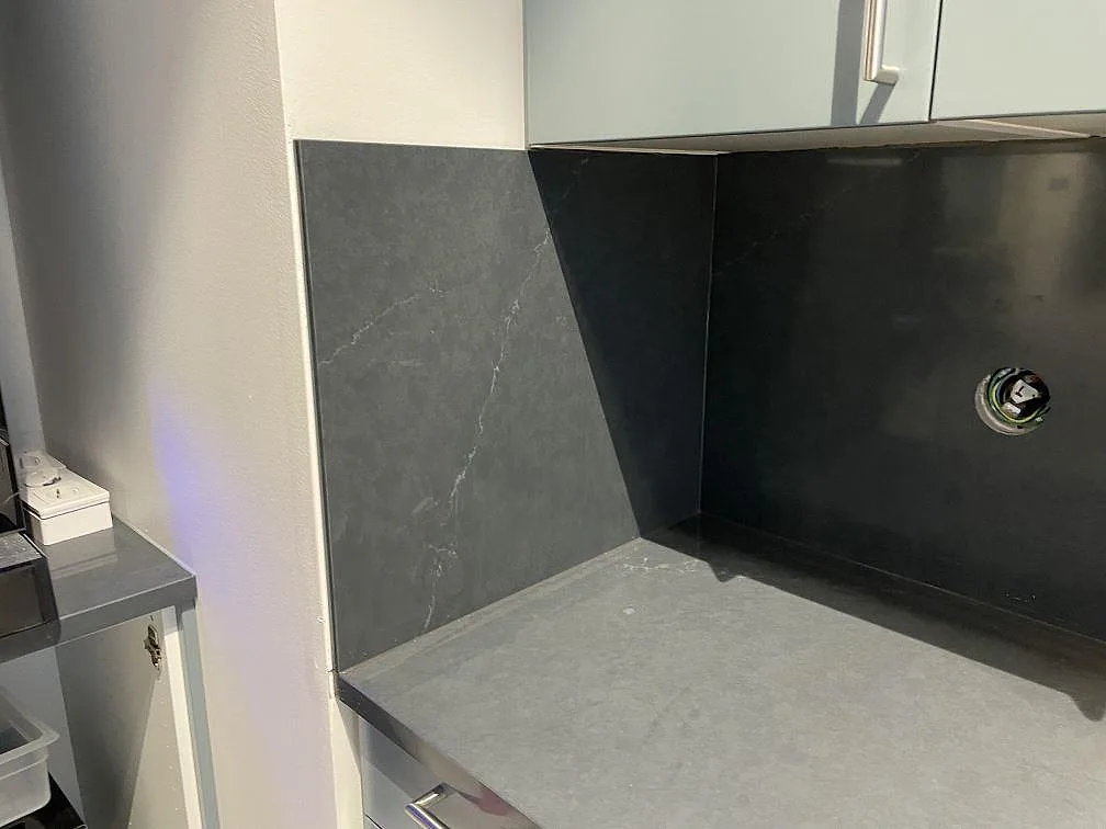 Køkkenbordplade i Silestone Eternal Charcoal Soapstone, Trollhättan – billede 5