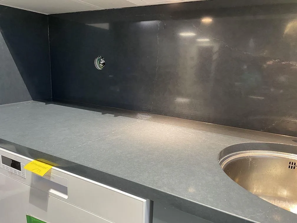Køkkenbordplade i Silestone Eternal Charcoal Soapstone, Trollhättan – billede 2