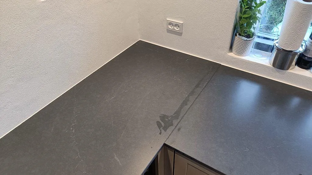 Køkkenbordplade i Silestone Eternal Charcoal Soapstone, Vedbæk – billede 4