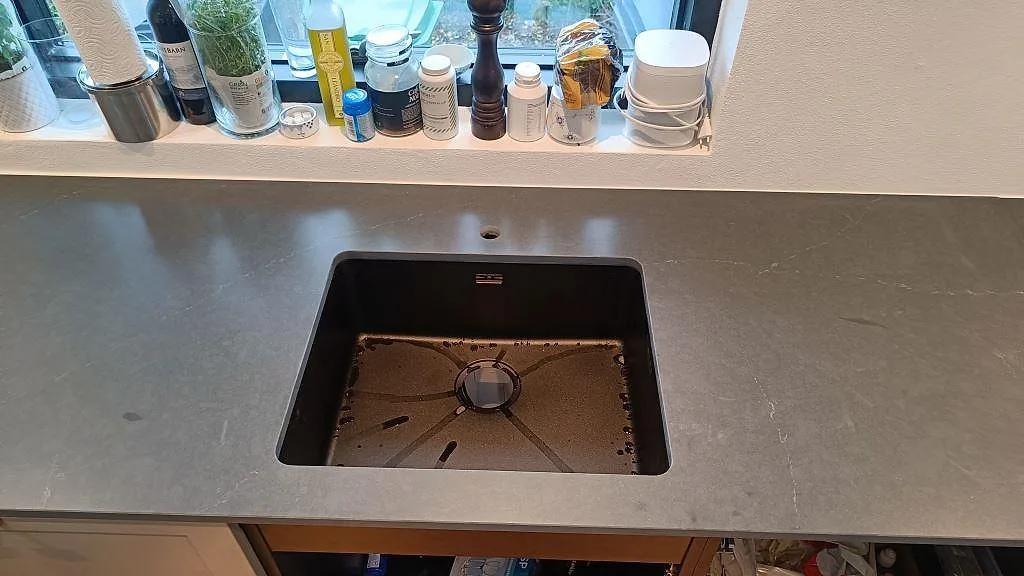 Køkkenbordplade i Silestone Eternal Charcoal Soapstone, Vedbæk – billede 3