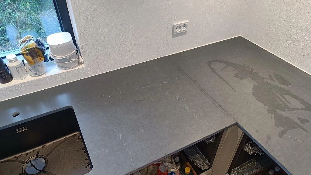 Køkkenbordplade i Silestone Eternal Charcoal Soapstone, Vedbæk – billede 5