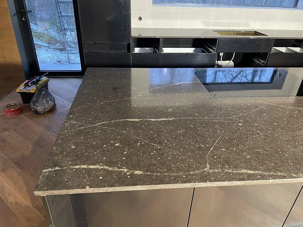 Køkkenbordplade i Silestone Eternal Emperador, Urshult – billede 2