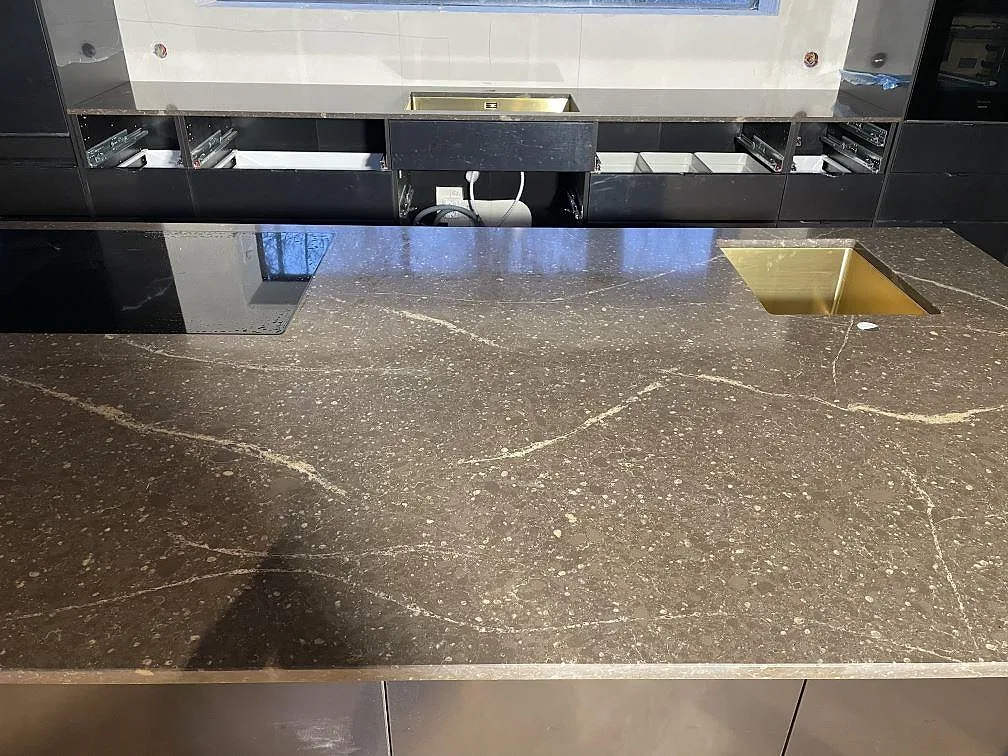 Køkkenbordplade i Silestone Eternal Emperador, Urshult – billede 4