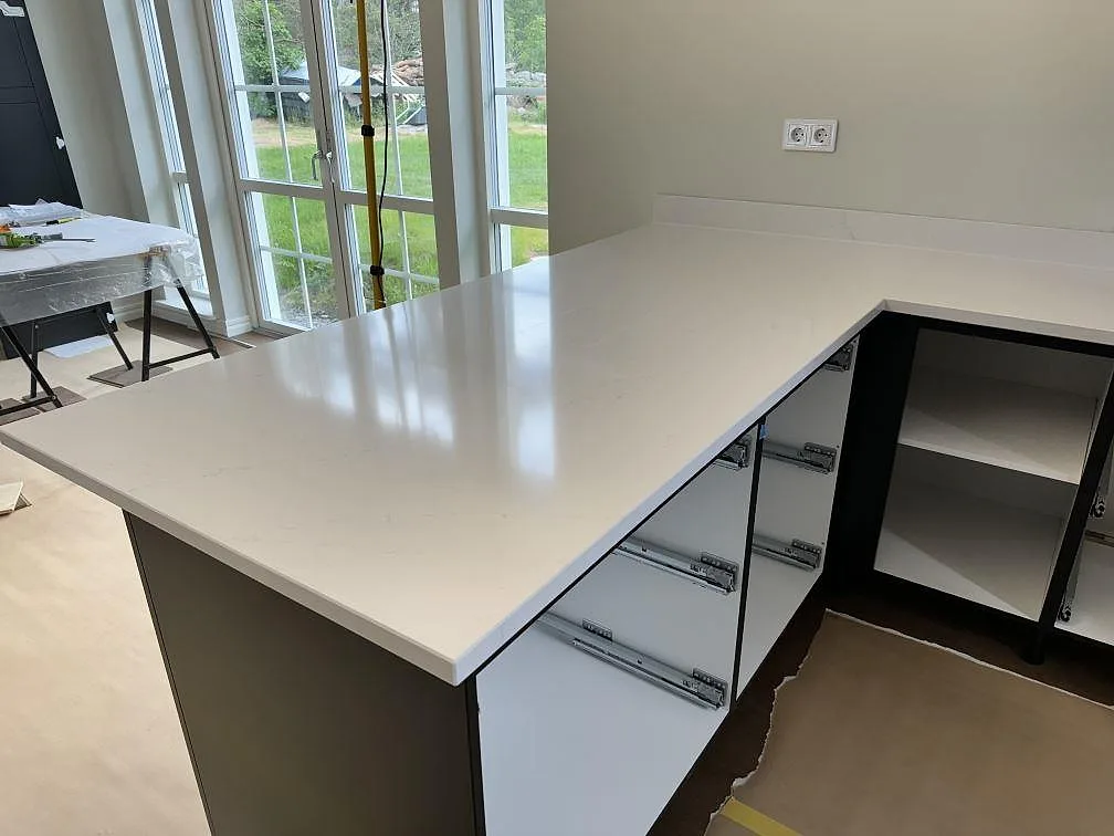 Gennemført projekt: Køkkenbordplade i Silestone Eternal Statuario, Åsa.