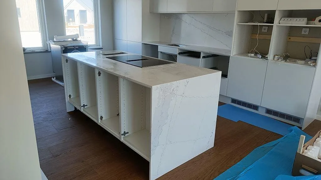 Gennemført projekt: Køkkenbordplade i Silestone Ethereal Dusk, Halmstad.