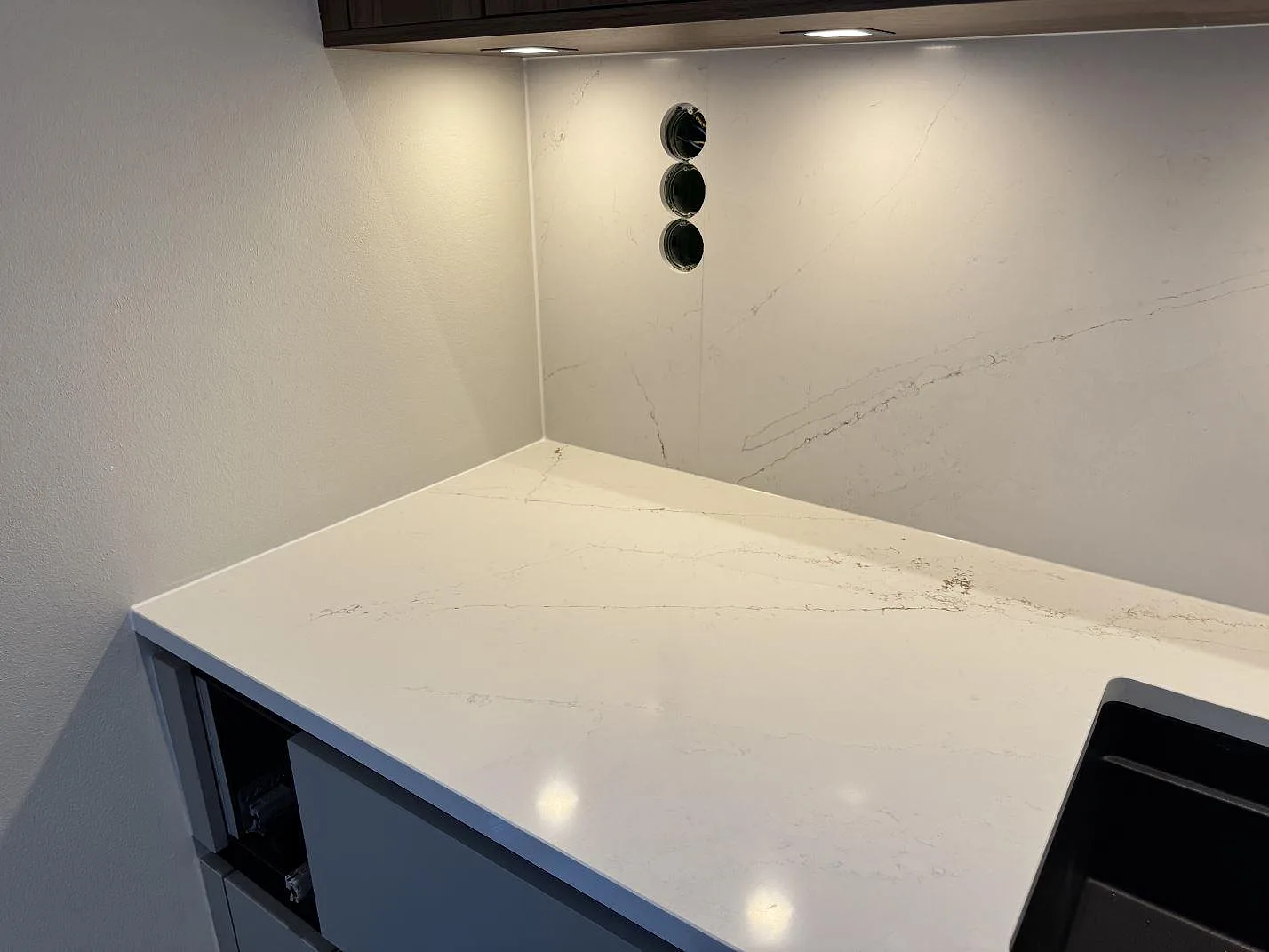 Køkkenbordplade i Silestone Ethereal Glow, Lund – billede 5