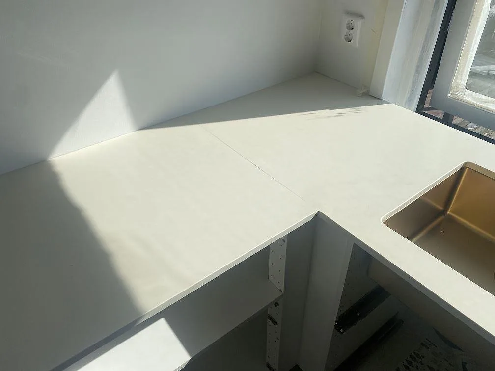 Køkkenbordplade i Silestone Faro White, Malmö – billede 3