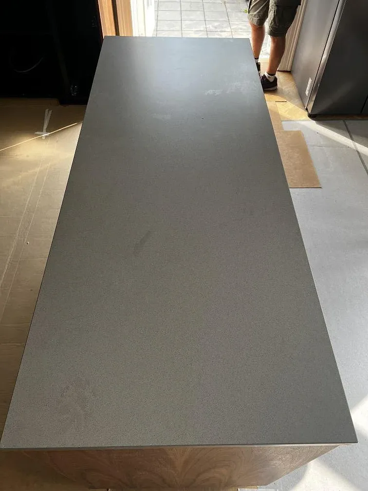 Køkkenbordplade i Silestone Gris Expo, Hellerup – billede 5